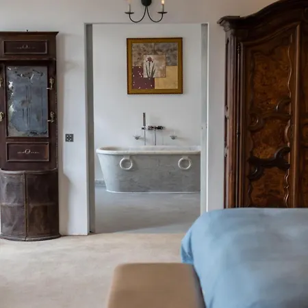 Domaine De La Cascade Parfumee Bed & Breakfast