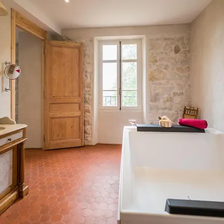 Domaine De La Cascade Parfumee Bed & Breakfast *